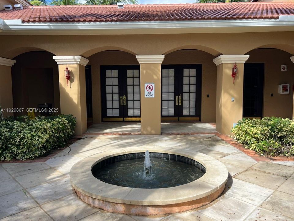 For Rent: $2,400 (2 beds, 2 baths, 1000 Square Feet)