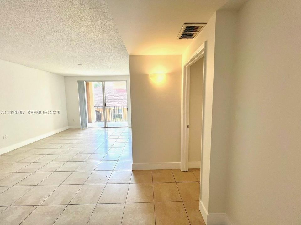For Rent: $2,400 (2 beds, 2 baths, 1000 Square Feet)