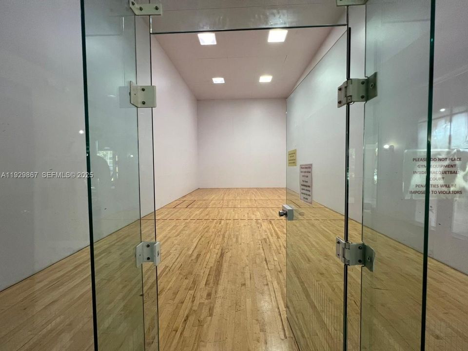 For Rent: $2,400 (2 beds, 2 baths, 1000 Square Feet)