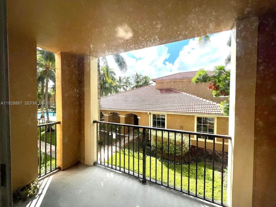 For Rent: $2,400 (2 beds, 2 baths, 1000 Square Feet)