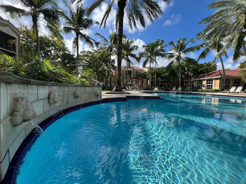 For Rent: $2,400 (2 beds, 2 baths, 1000 Square Feet)