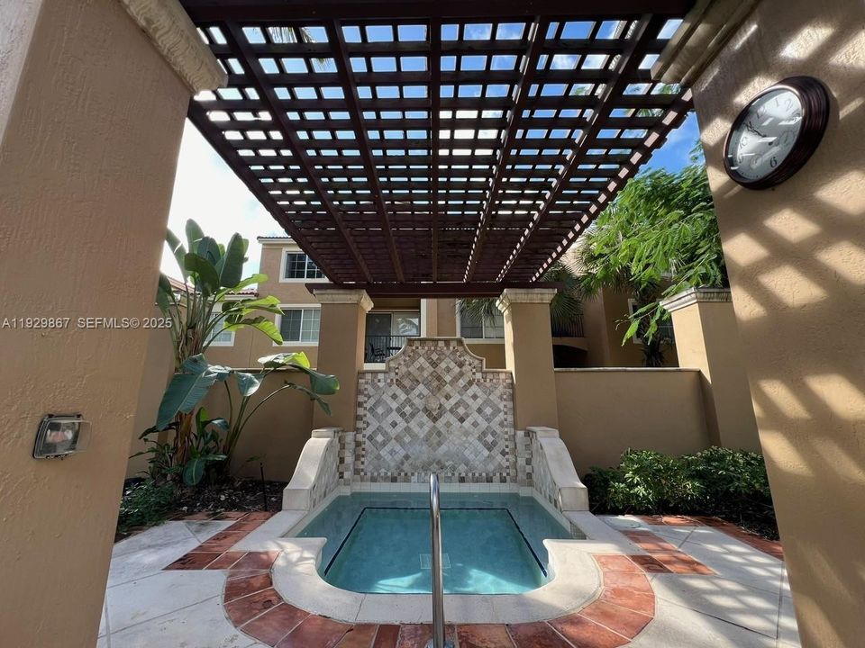 For Rent: $2,400 (2 beds, 2 baths, 1000 Square Feet)