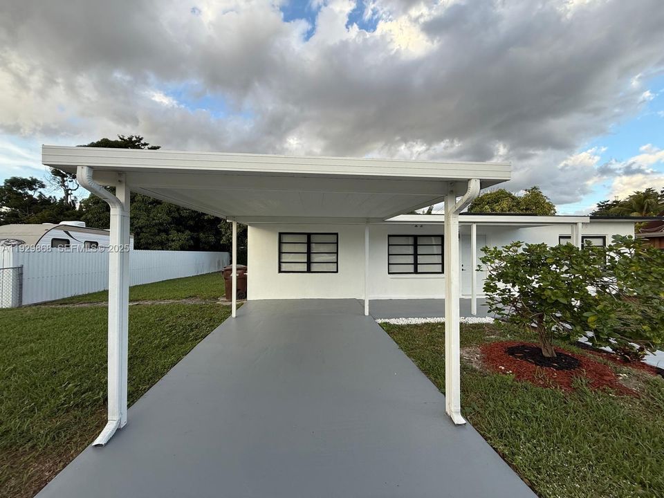 For Sale: $535,000 (2 beds, 1 baths, 1165 Square Feet)