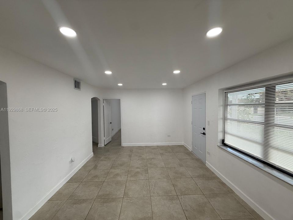 For Sale: $535,000 (2 beds, 1 baths, 1165 Square Feet)