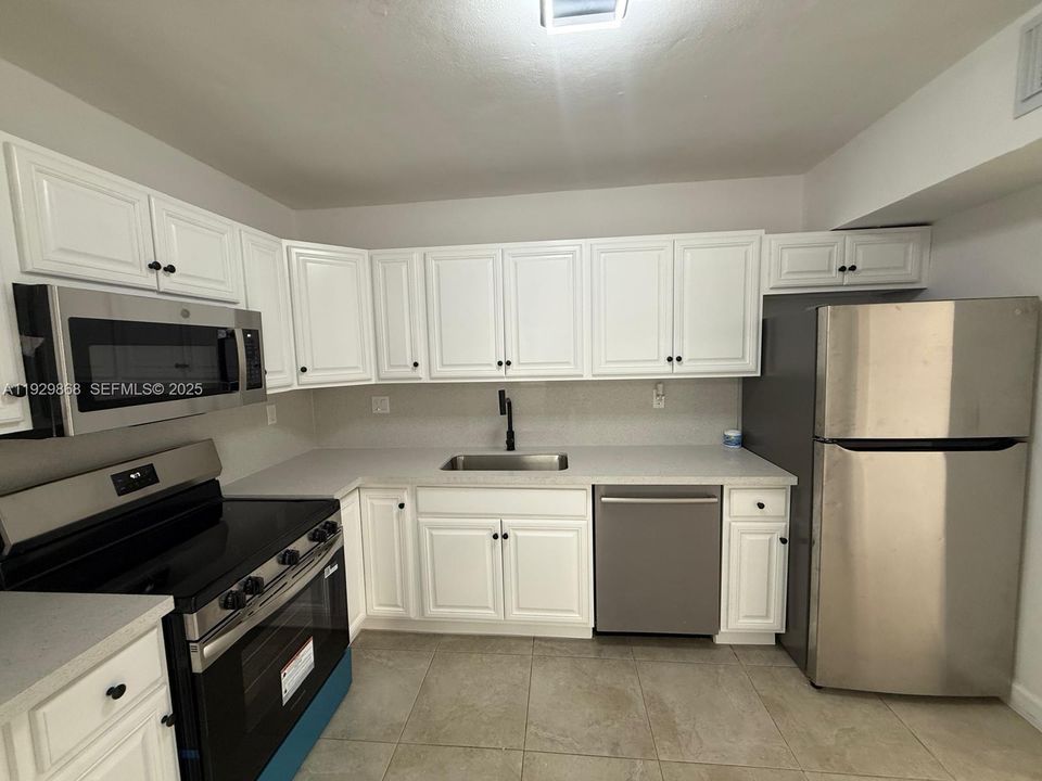 For Sale: $535,000 (2 beds, 1 baths, 1165 Square Feet)