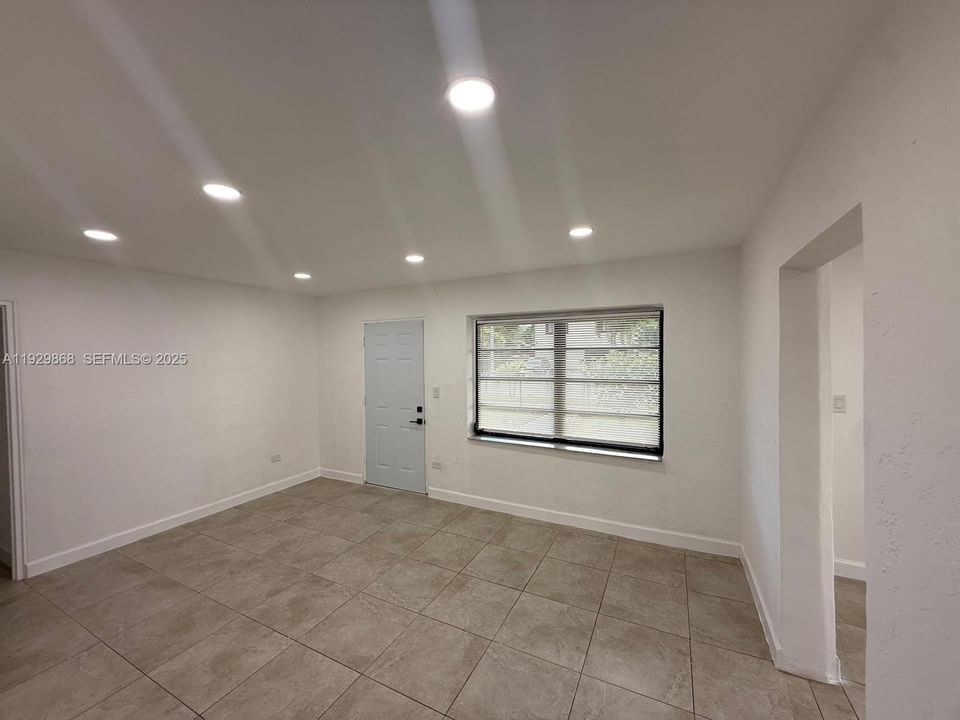 For Sale: $535,000 (2 beds, 1 baths, 1165 Square Feet)
