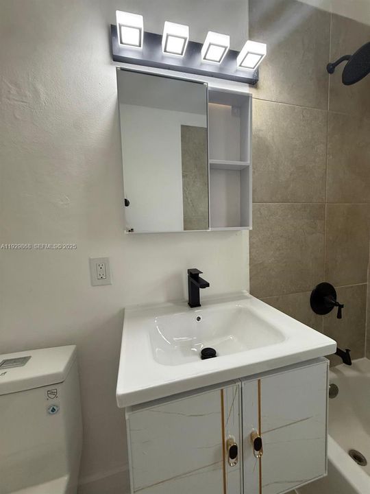 For Sale: $535,000 (2 beds, 1 baths, 1165 Square Feet)