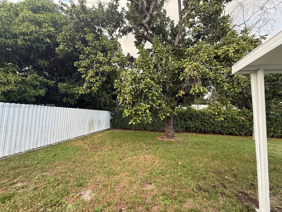 For Sale: $535,000 (2 beds, 1 baths, 1165 Square Feet)