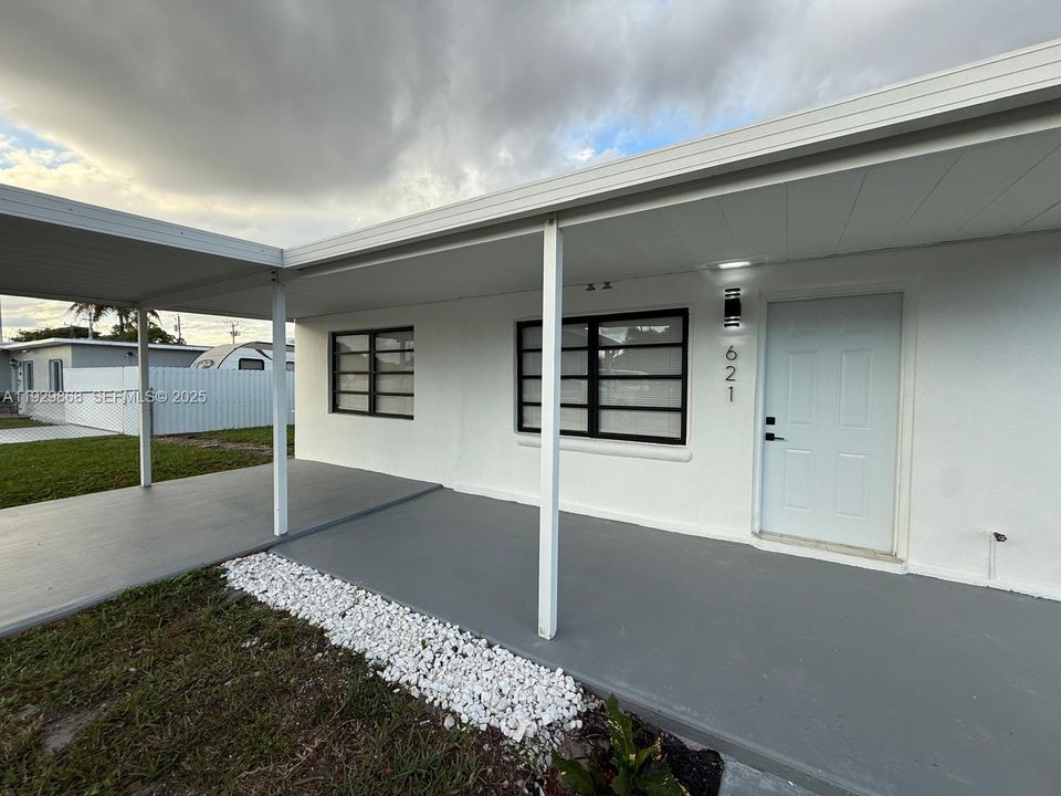 For Sale: $535,000 (2 beds, 1 baths, 1165 Square Feet)