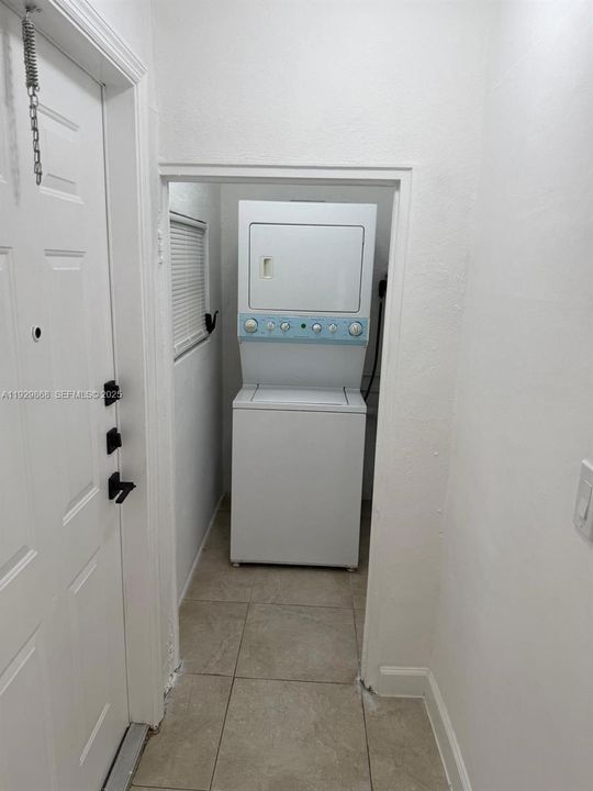 For Sale: $535,000 (2 beds, 1 baths, 1165 Square Feet)