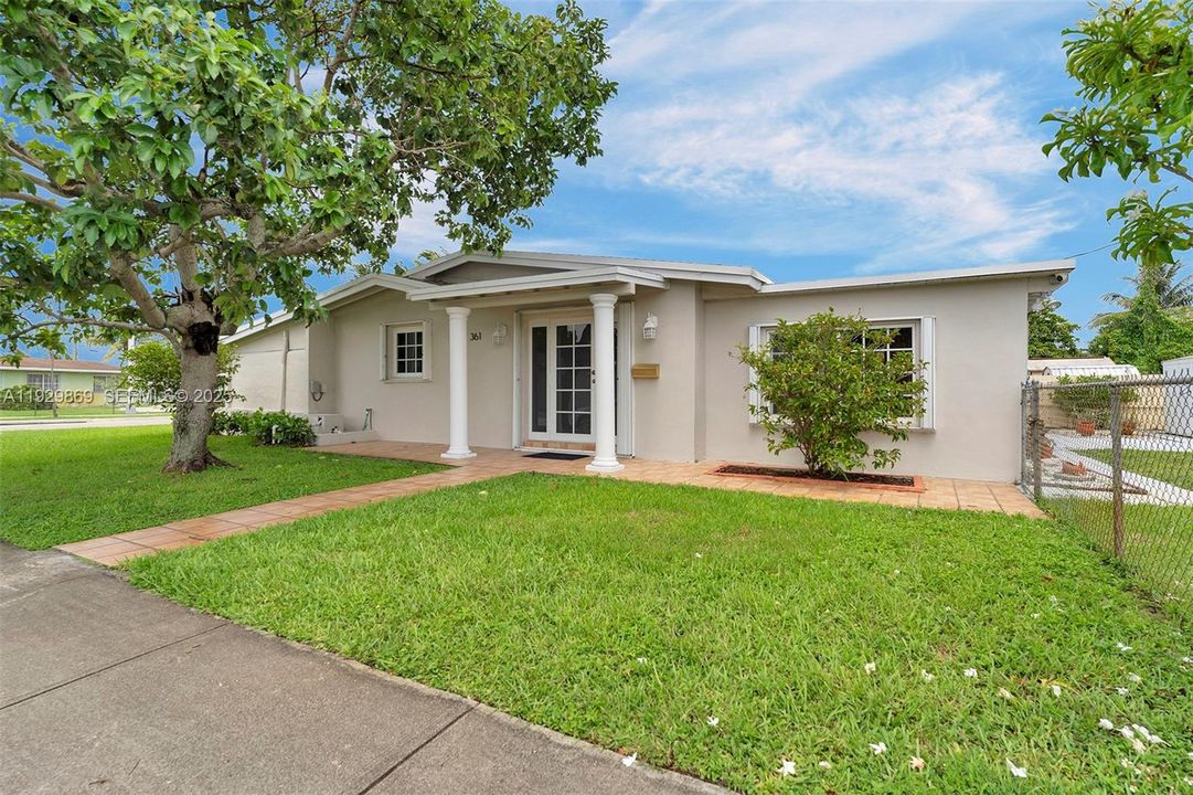 出租: $3,000 (3 贝兹, 1 浴室, 1484 平方英尺)