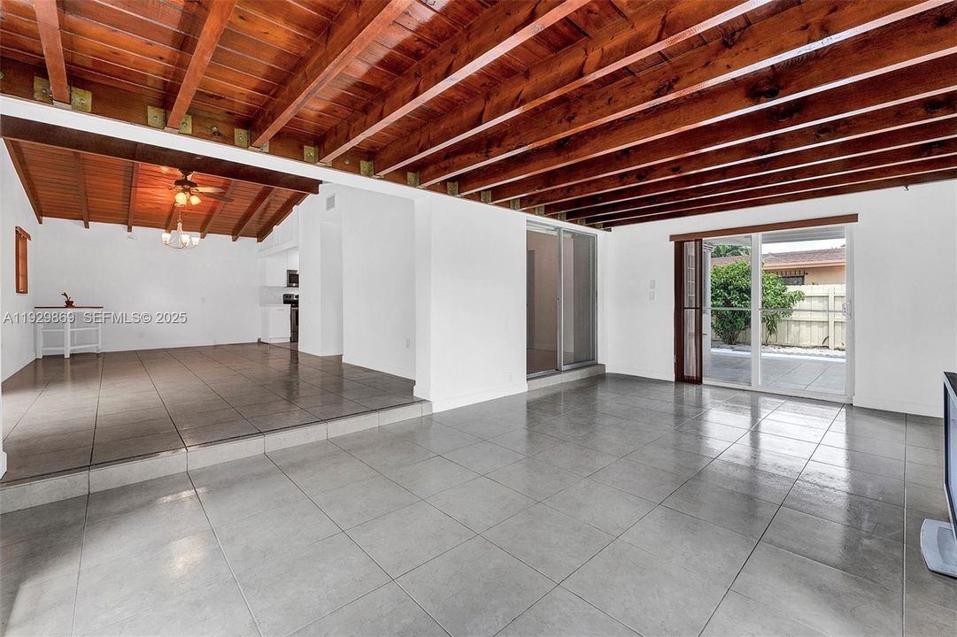 出租: $3,000 (3 贝兹, 1 浴室, 1484 平方英尺)