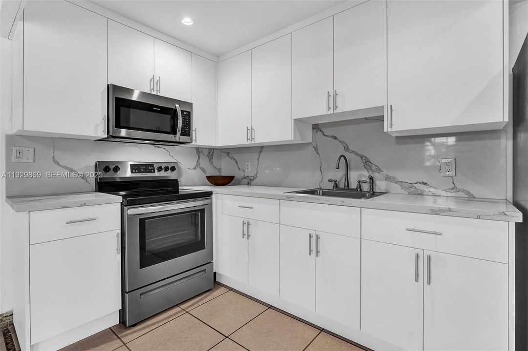 出租: $3,000 (3 贝兹, 1 浴室, 1484 平方英尺)