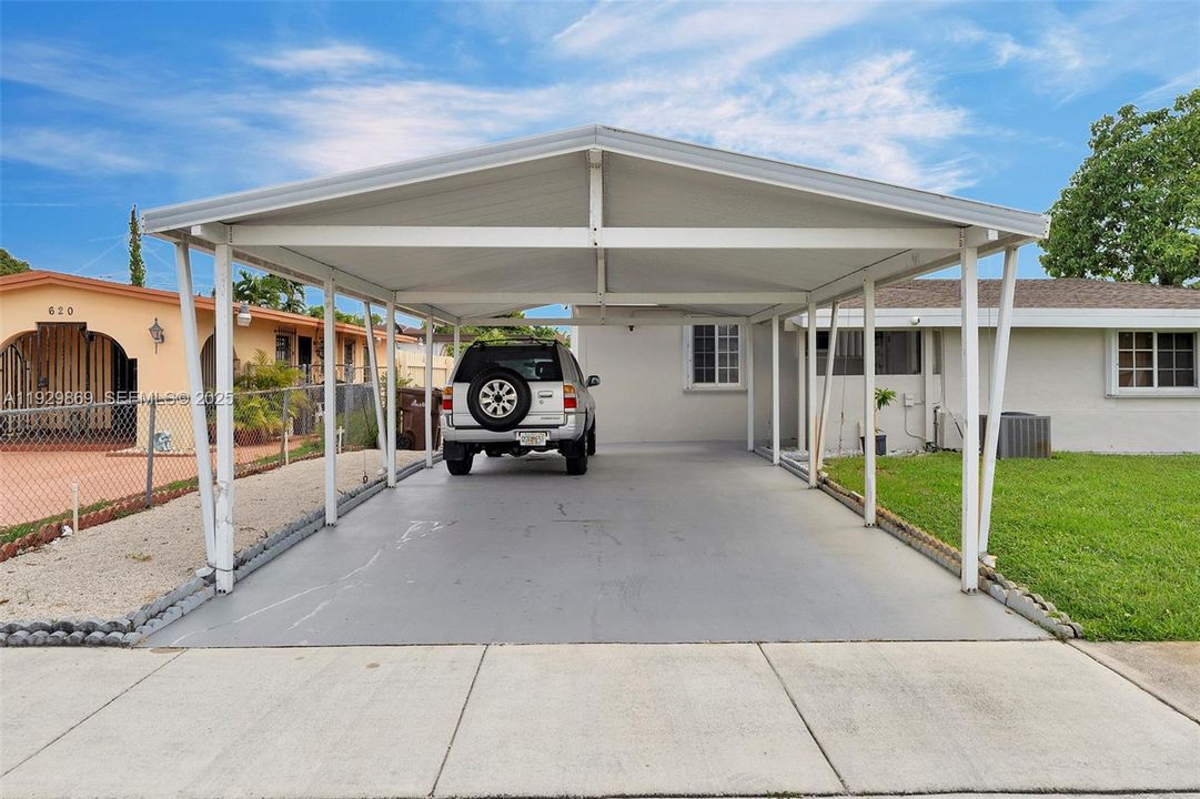 出租: $3,000 (3 贝兹, 1 浴室, 1484 平方英尺)