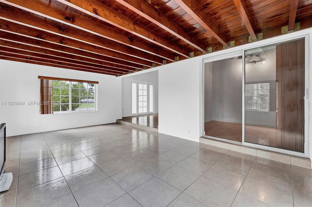 出租: $3,000 (3 贝兹, 1 浴室, 1484 平方英尺)