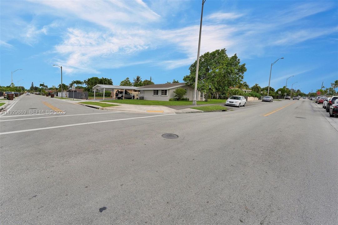 出租: $3,000 (3 贝兹, 1 浴室, 1484 平方英尺)