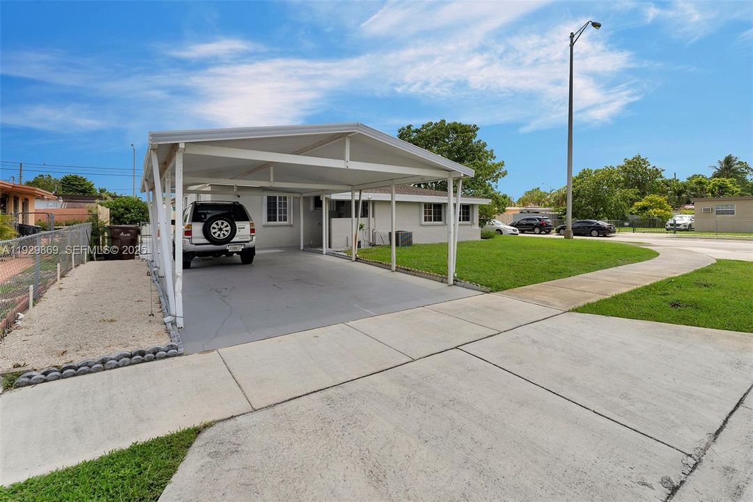 出租: $3,000 (3 贝兹, 1 浴室, 1484 平方英尺)