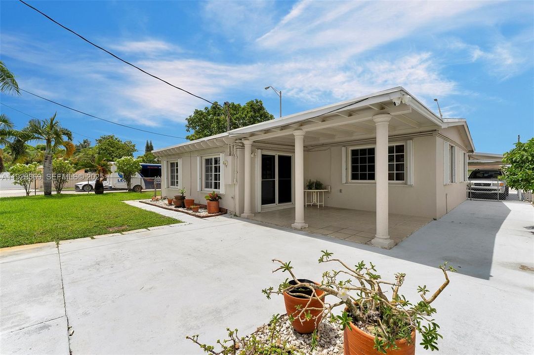 出租: $3,000 (3 贝兹, 1 浴室, 1484 平方英尺)