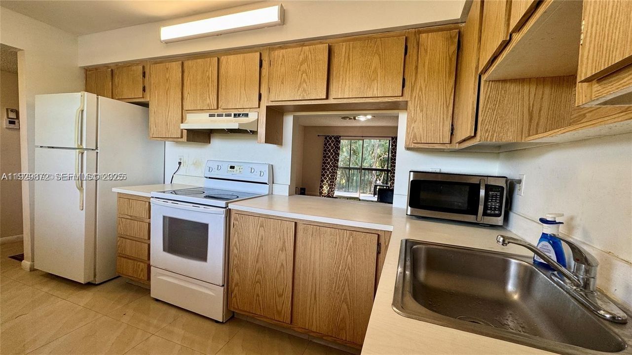 For Sale: $224,900 (2 beds, 2 baths, 1060 Square Feet)