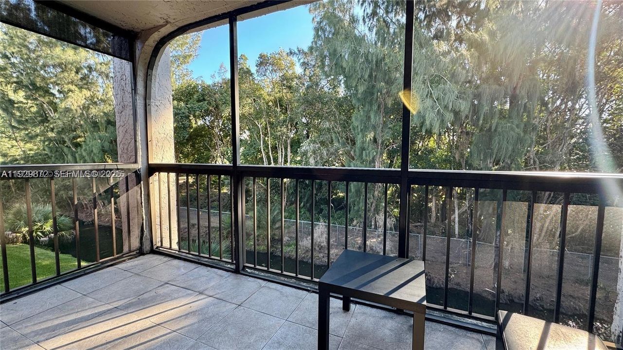 For Sale: $224,900 (2 beds, 2 baths, 1060 Square Feet)