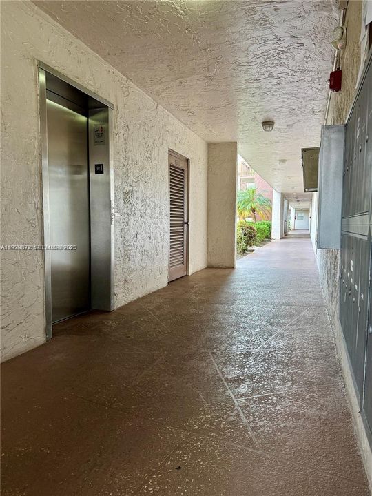 For Sale: $224,900 (2 beds, 2 baths, 1060 Square Feet)