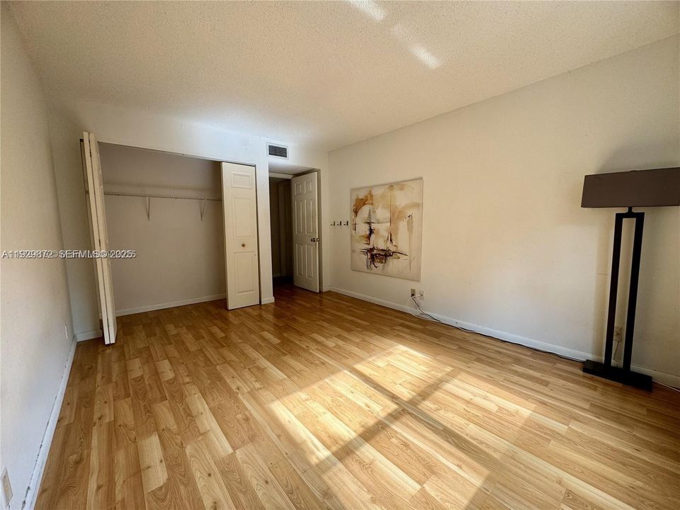 For Sale: $224,900 (2 beds, 2 baths, 1060 Square Feet)