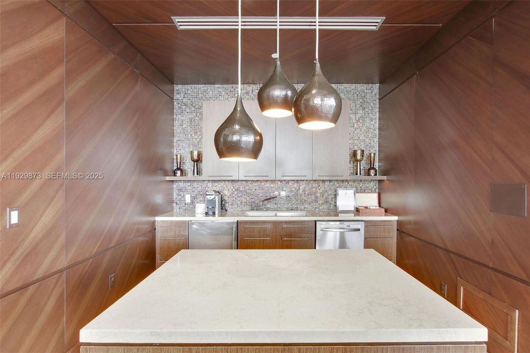 For Sale: $2,195,000 (2 beds, 2 baths, 1322 Square Feet)