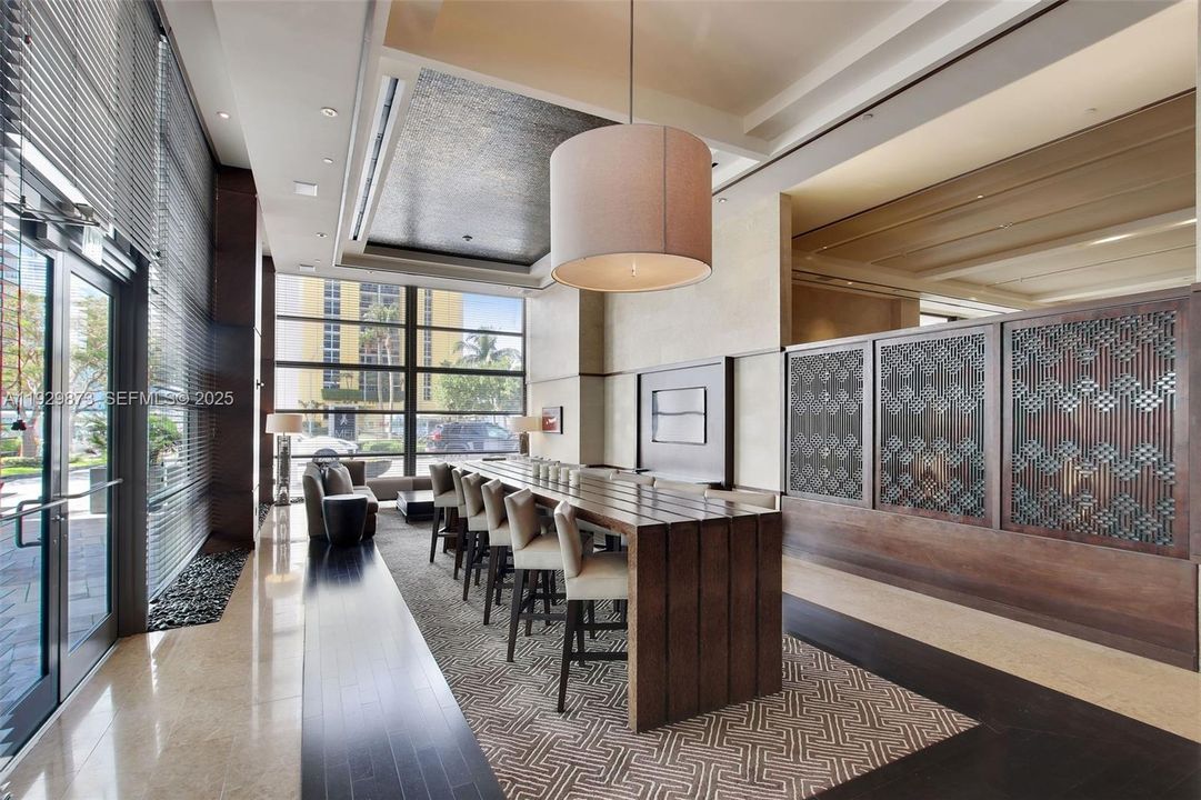 For Sale: $2,195,000 (2 beds, 2 baths, 1322 Square Feet)