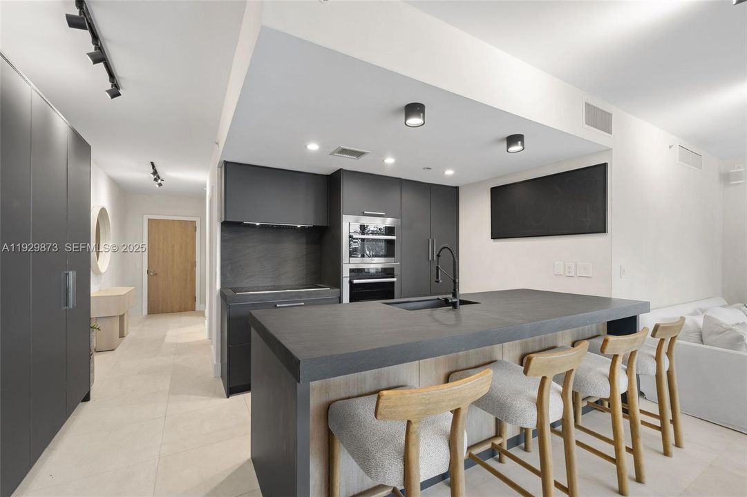 For Sale: $2,195,000 (2 beds, 2 baths, 1322 Square Feet)