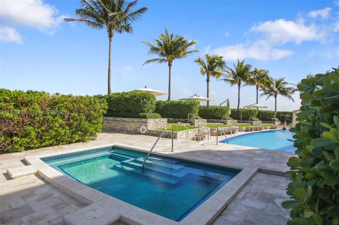 For Sale: $2,195,000 (2 beds, 2 baths, 1322 Square Feet)