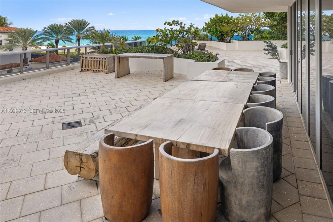 For Sale: $2,195,000 (2 beds, 2 baths, 1322 Square Feet)