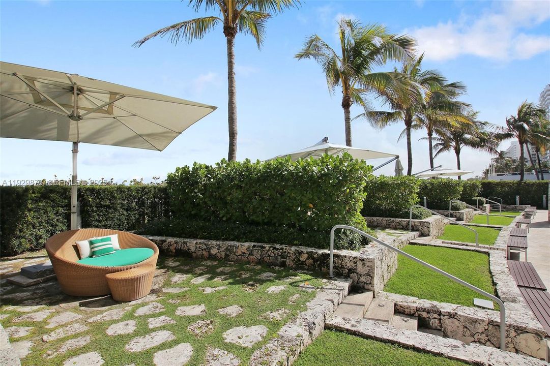 For Sale: $2,195,000 (2 beds, 2 baths, 1322 Square Feet)