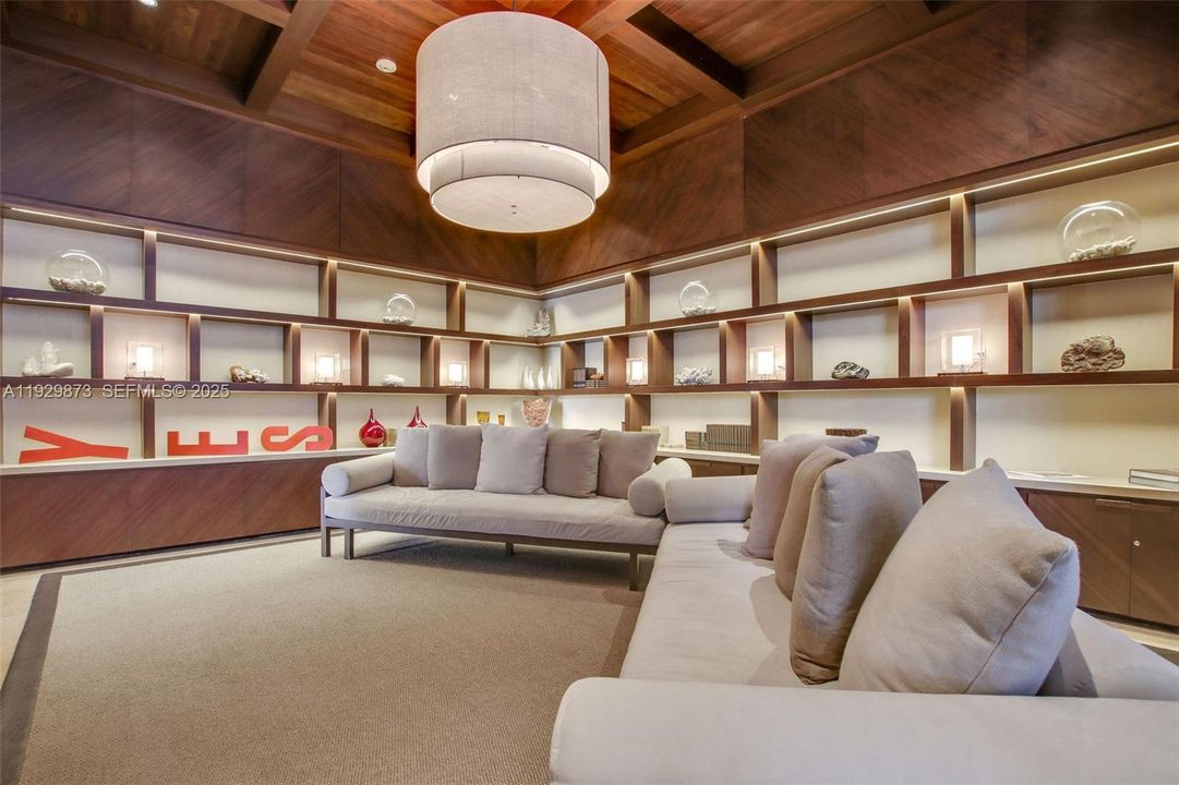 For Sale: $2,195,000 (2 beds, 2 baths, 1322 Square Feet)