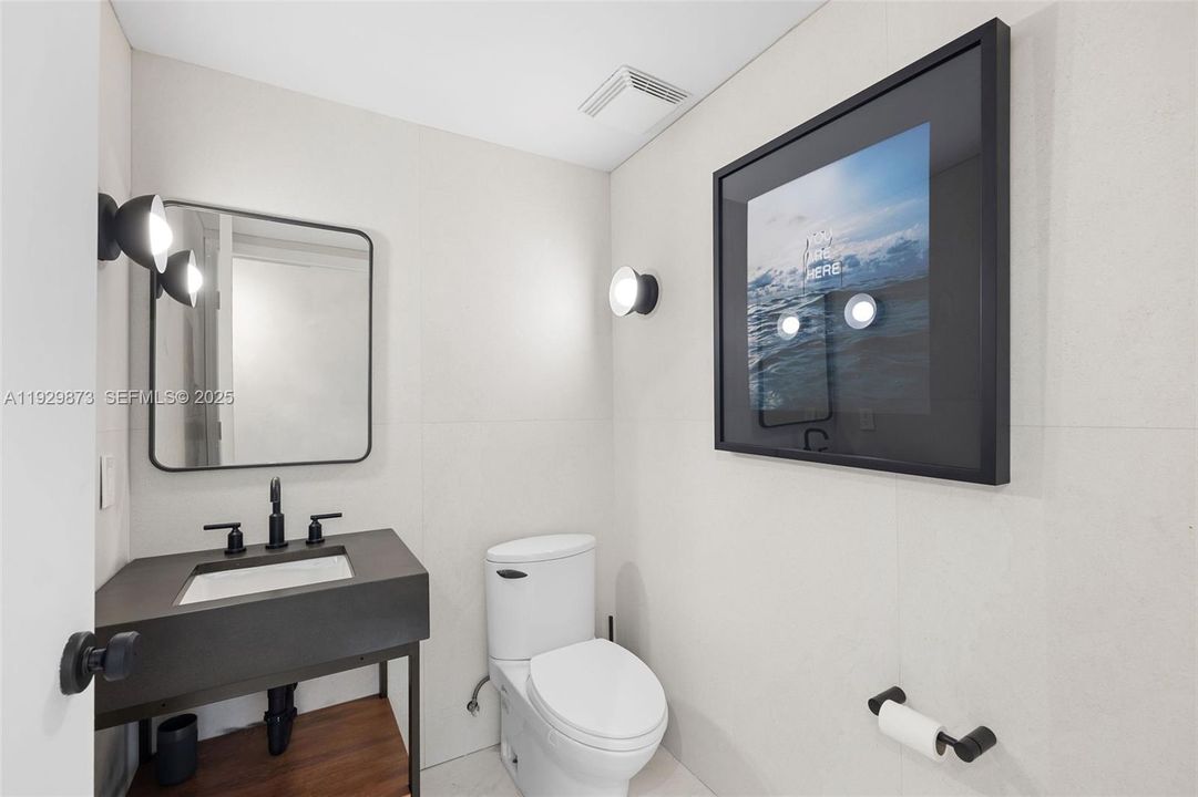 For Sale: $2,195,000 (2 beds, 2 baths, 1322 Square Feet)