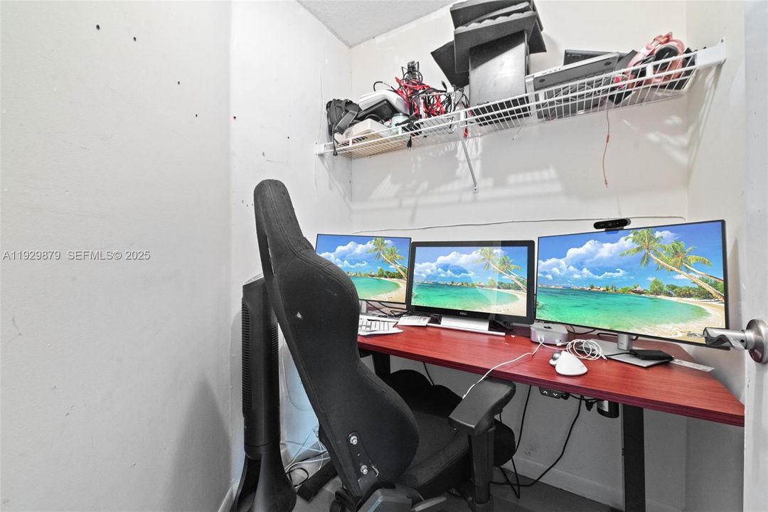 For Sale: $450,000 (3 beds, 2 baths, 1784 Square Feet)