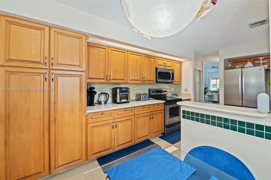 For Sale: $450,000 (3 beds, 2 baths, 1784 Square Feet)