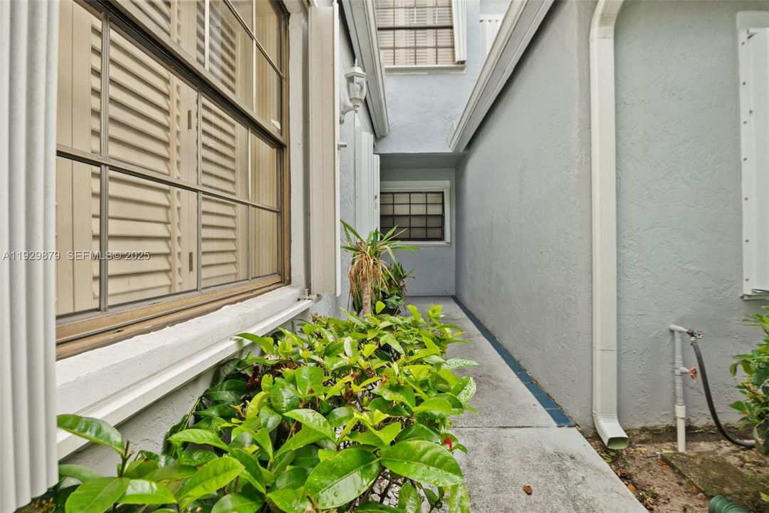 For Sale: $450,000 (3 beds, 2 baths, 1784 Square Feet)