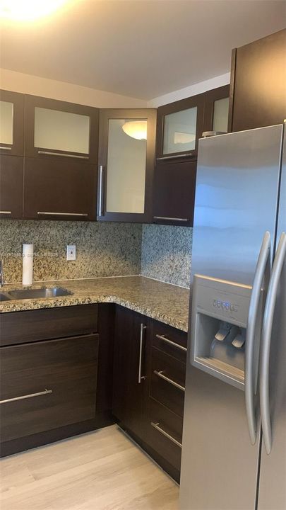 待售: $250,000 (1 贝兹, 1 浴室, 915 平方英尺)