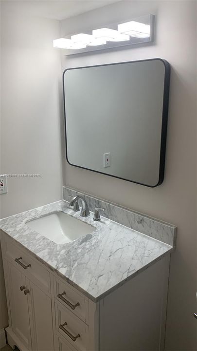 待售: $250,000 (1 贝兹, 1 浴室, 915 平方英尺)