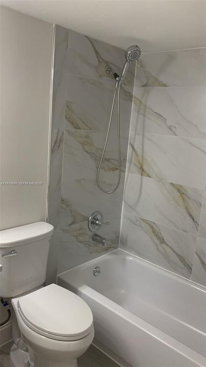 待售: $250,000 (1 贝兹, 1 浴室, 915 平方英尺)