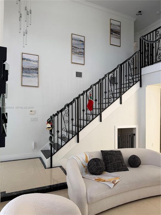 For Sale: $965,000 (4 beds, 3 baths, 2215 Square Feet)