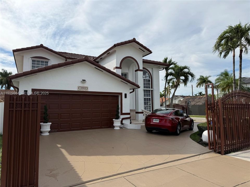 For Sale: $965,000 (4 beds, 3 baths, 2215 Square Feet)