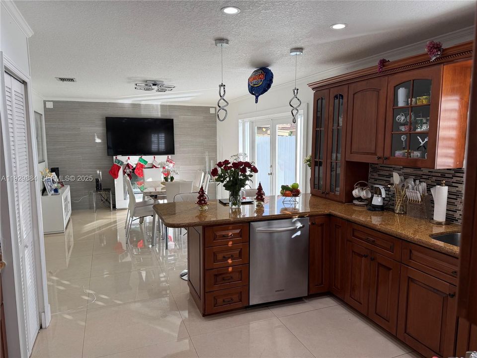 For Sale: $965,000 (4 beds, 3 baths, 2215 Square Feet)