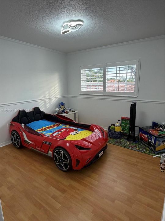 For Sale: $965,000 (4 beds, 3 baths, 2215 Square Feet)