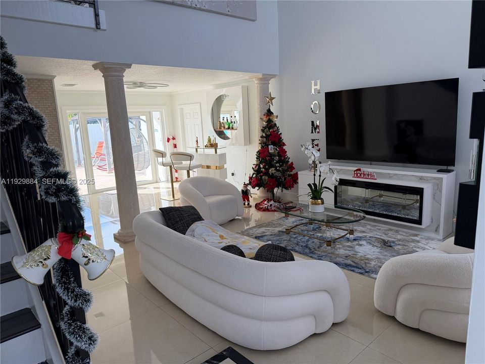 For Sale: $965,000 (4 beds, 3 baths, 2215 Square Feet)