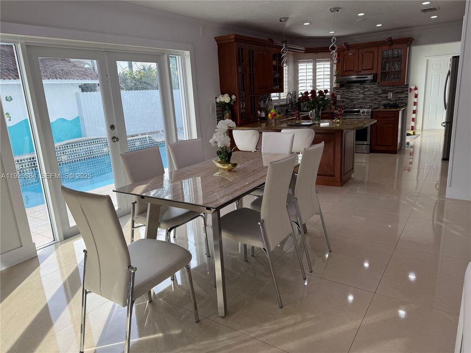 For Sale: $965,000 (4 beds, 3 baths, 2215 Square Feet)