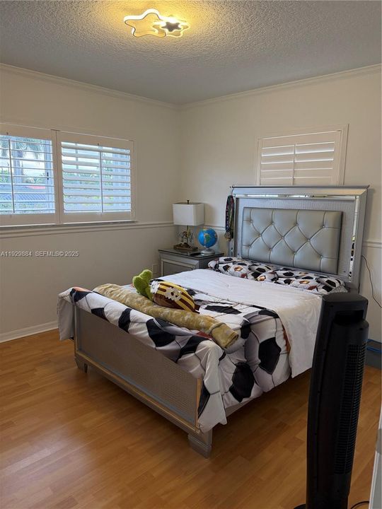 For Sale: $965,000 (4 beds, 3 baths, 2215 Square Feet)