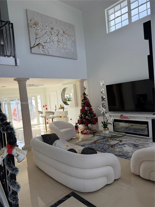 For Sale: $965,000 (4 beds, 3 baths, 2215 Square Feet)