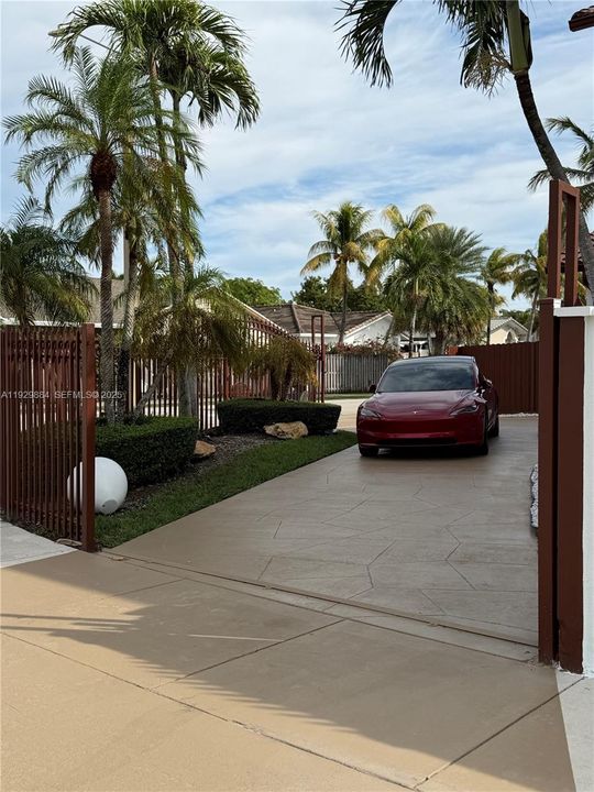 For Sale: $965,000 (4 beds, 3 baths, 2215 Square Feet)