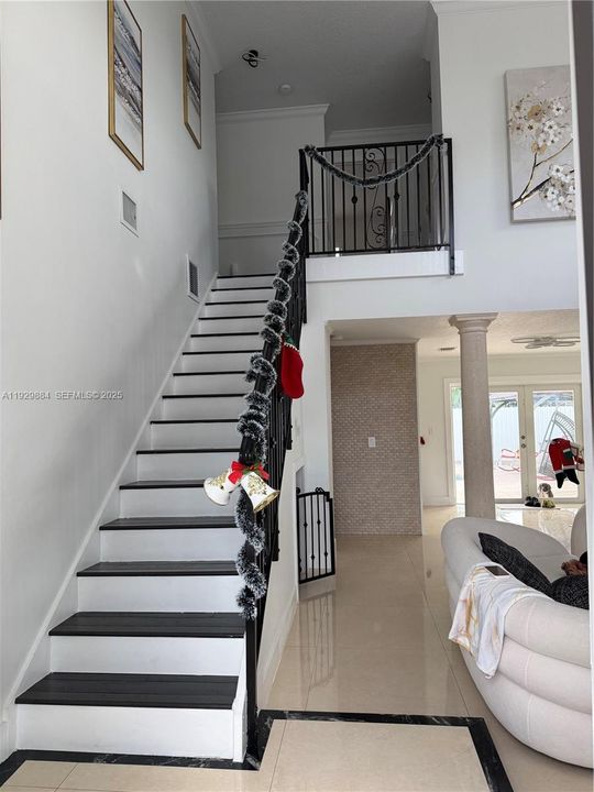 For Sale: $965,000 (4 beds, 3 baths, 2215 Square Feet)